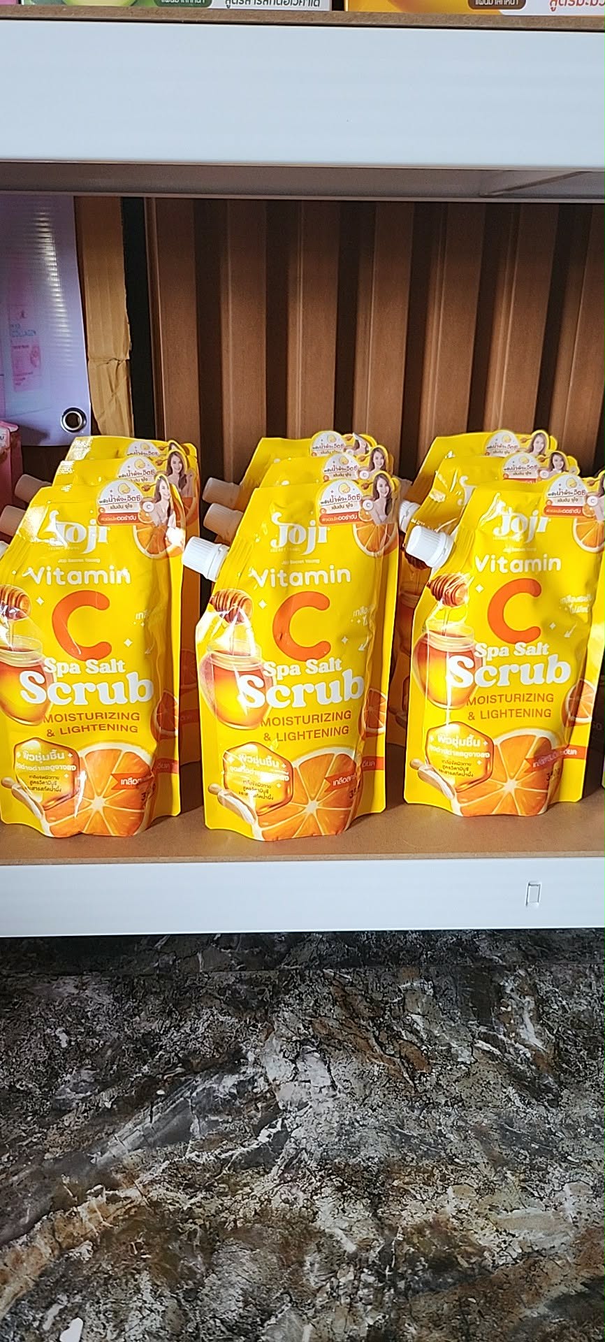 JOJI SECRET YOUNG VITAMIN C SPA SALT SCRUB HONEY AND LEMON