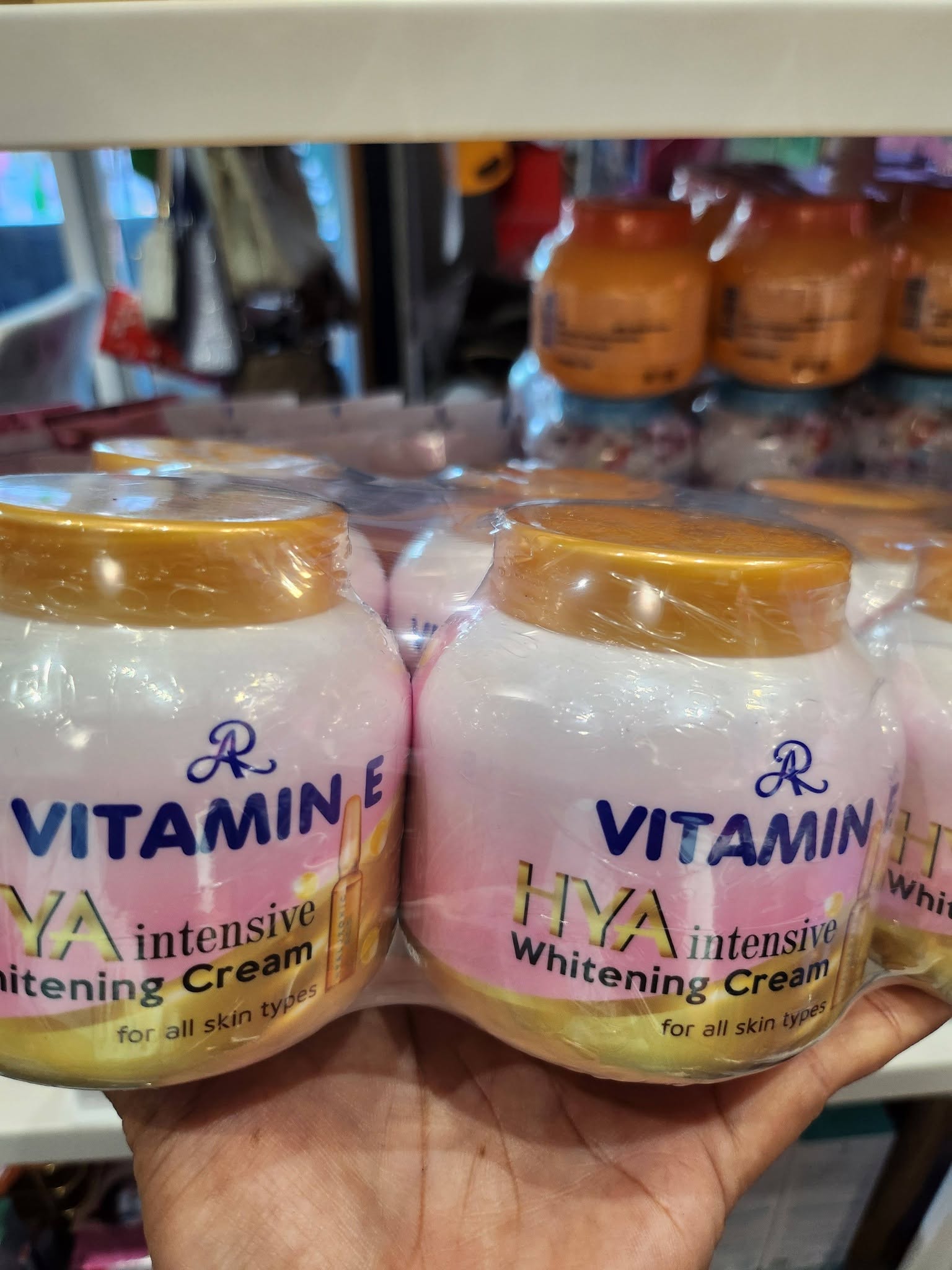 AR VITAMIN E HYA INTENSIVE WHITENING CREAM