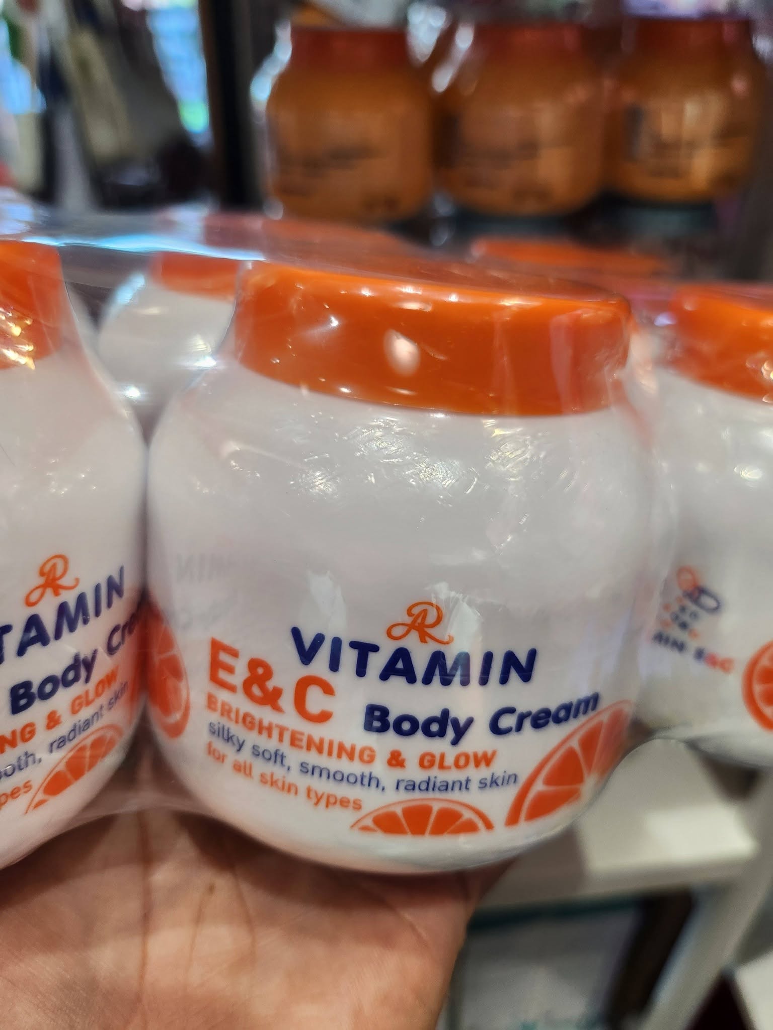 AR VITAMIN E & C BODY CREAM