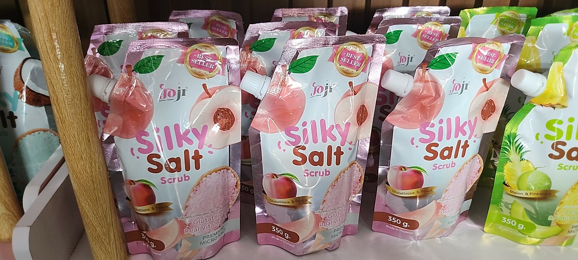 JOJI SECRET YOUNG SILKY SALT SCRUB GLUTATHIONE & PEACH